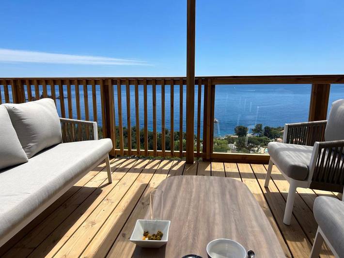 Camping pour 6 personnes, avec Balcon et Terrasse ainsi que Piscine et Vue