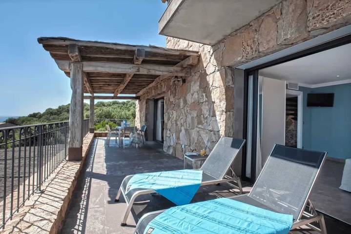 Gîte pour 4 personnes, avec terrasse ainsi que piscine et jardin dans Plage de Scodi-Neri - 4