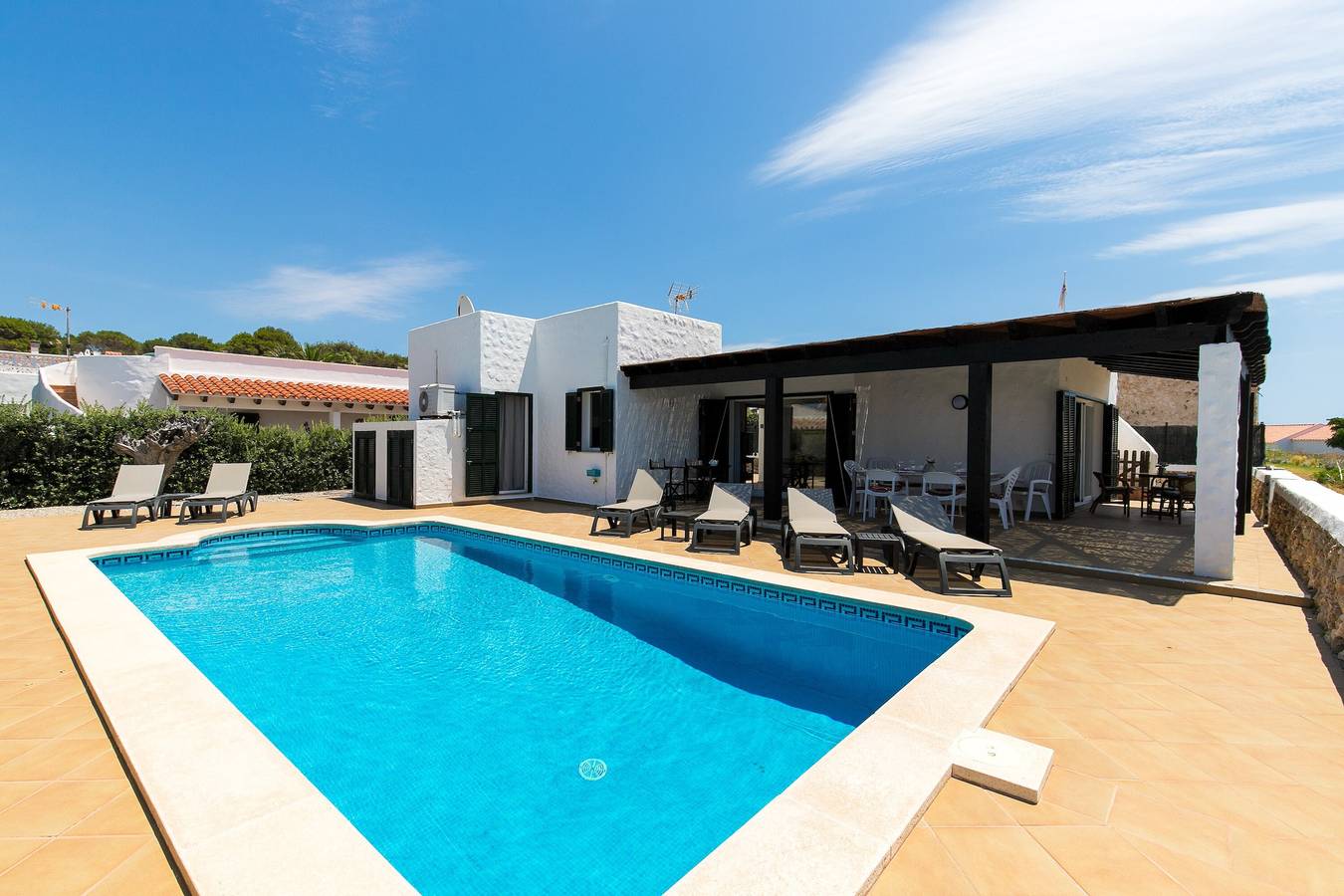 Casa de vacaciones "Pura Vida" con vistas al mar, piscina climatizada privada y Wi-Fi in Binibeca, Sant Lluís