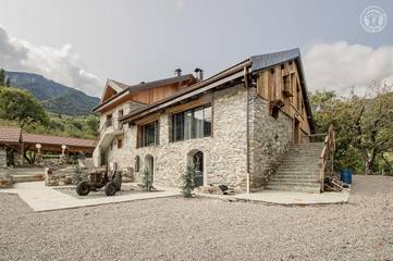 Gîte pour 12 personnes, avec sauna et terrasse, animaux acceptés à Aigueblanche
