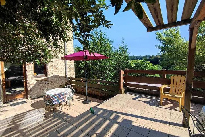 Gîte pour 5 personnes, avec jardin à Yzeron
