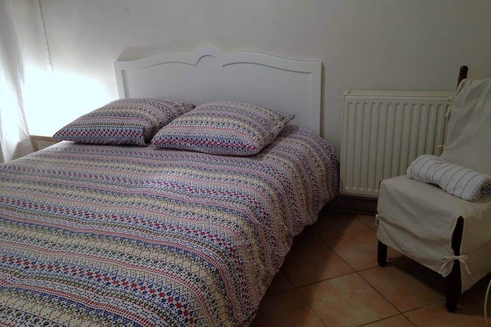 Gite 4 people with private pool in the countryside in Roquecor, Quercy