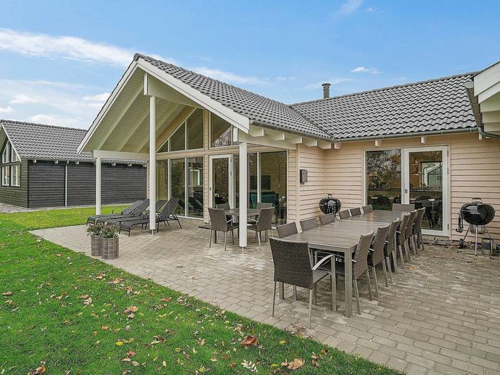 Ferienhaus für 18 Personen, mit Terrasse und Pool, kinderfreundlich in Olpenitz - 2