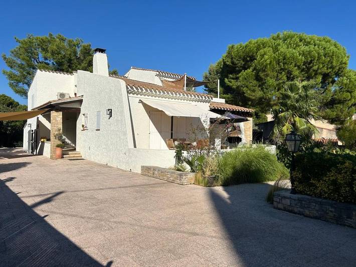 Villa voor 10 personen, with Balkon and Terras as well as Tuin and Zwembad in La Ciotat