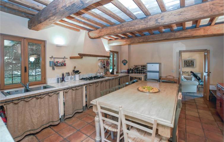 Gemütliche Ferienwohnung mit Pool und WLAN in der Nähe von Rocca di Papa in Rocca di Papa, Parco Regionale dei Castelli Romani