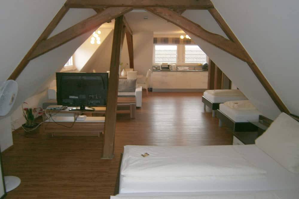 Ganze Wohnung, Tt Dreibettzimmer beim Europa-Park Rust - Thai Tawan Apartments beim Europa-Park in Europa-Park, Rheinhausen