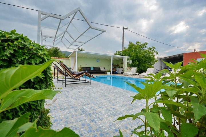 Villa pour 7 personnes, avec piscine ainsi que vue et jardin, animaux acceptés à Sinj - 4