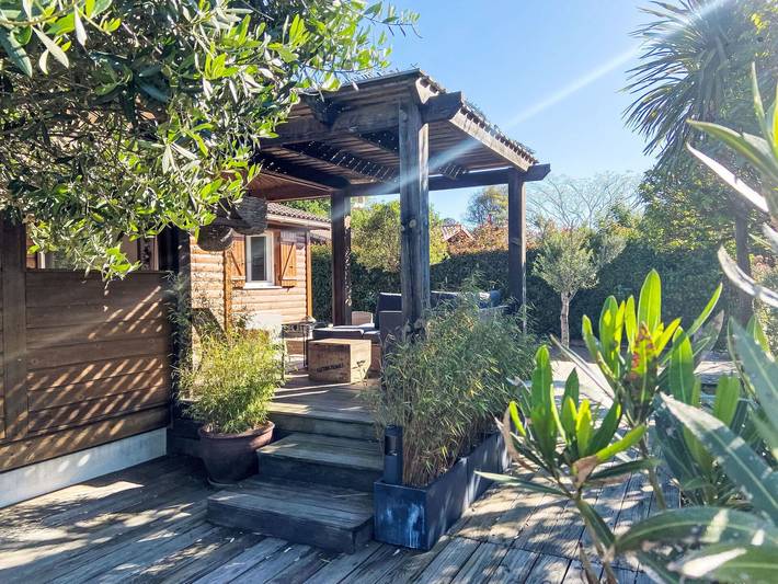 Location de vacances pour 6 personnes, avec piscine et terrasse à Saubion