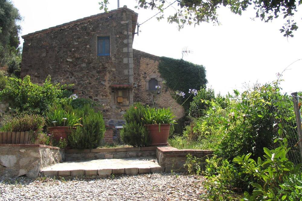 Isolated house with pool, 55 km from Barcelona. in Pineda de Mar, Costa del Maresme
