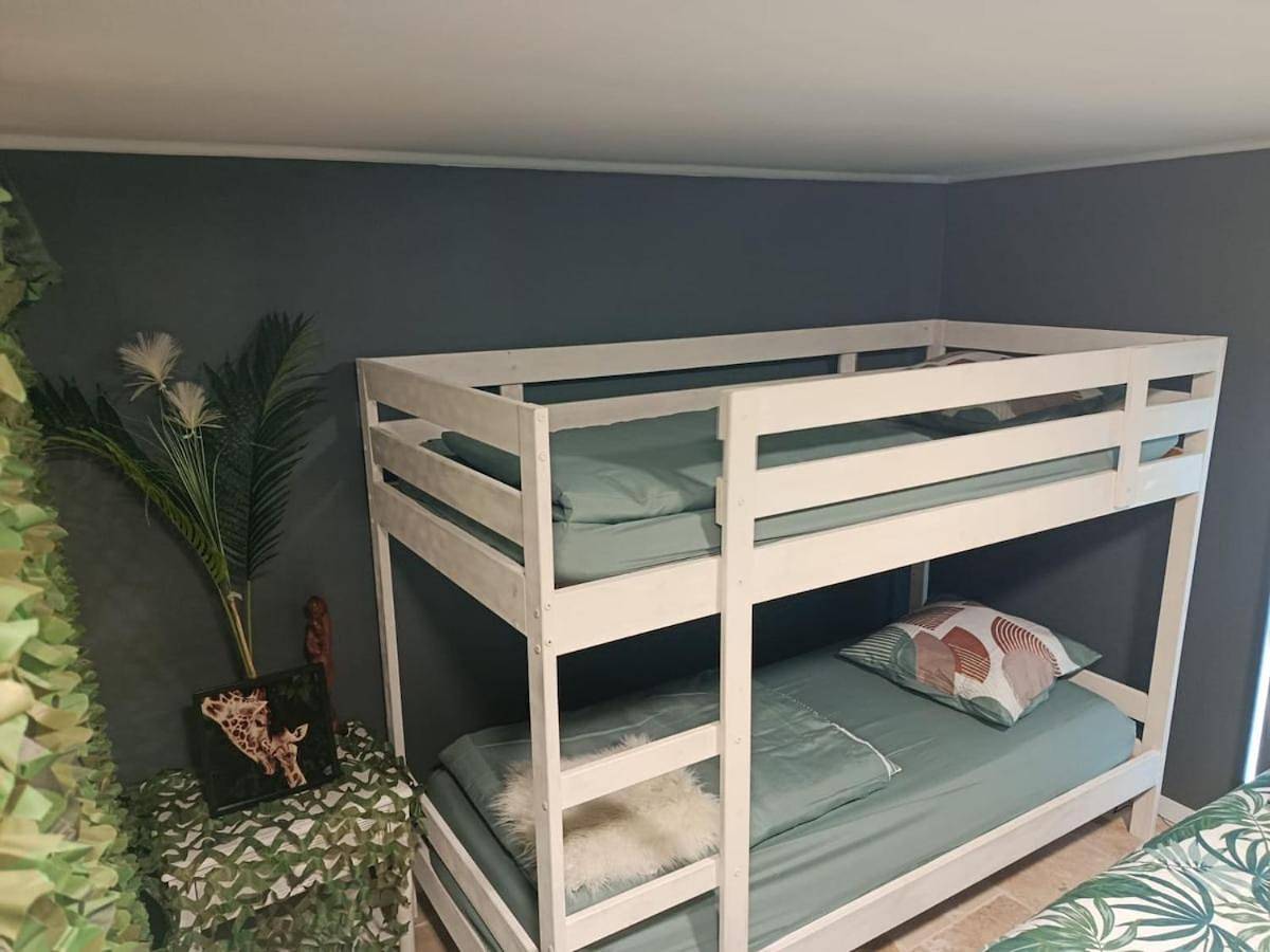 Appartement entier, One-Bedroom Apartment in Thézan-lès-Béziers, Côte méditerranéenne (France)