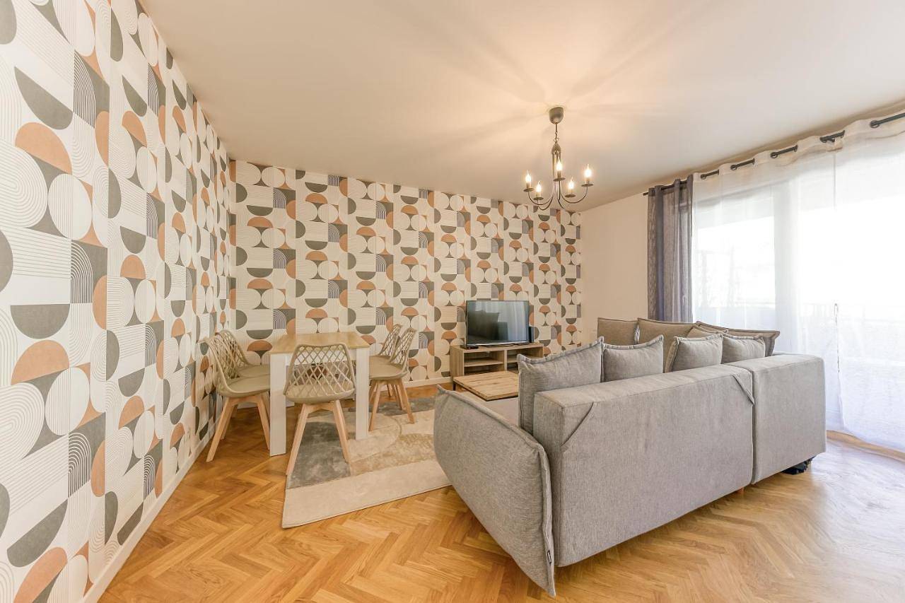 Appartement entier, Bright & Chill - Terrasse - À 7 min Gare Massy Tgv in Massy, Essonne