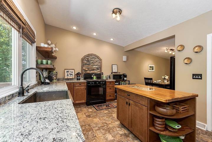 Vacation house for 8 people, with hot tub and yard as well as terrace in Deep Creek Lake