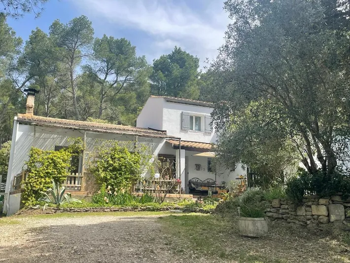 Casa de vacaciones para 6 personas, con vistas además de jardín y piscina - 1