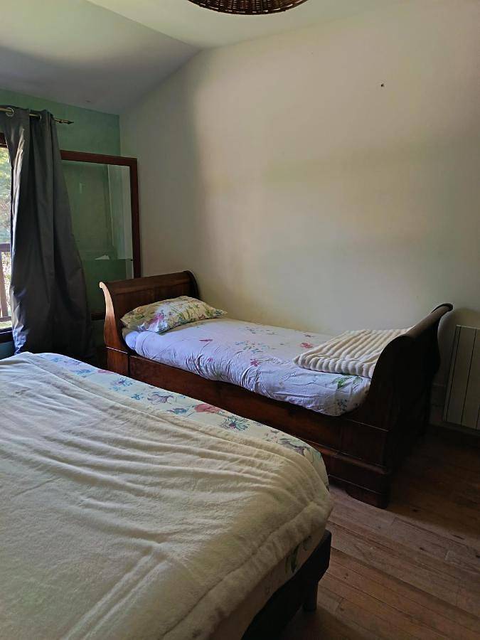 Location de vacances pour 3 personnes, avec vue ainsi que jardin et piscine, adapté aux familles dans Sabres - 2