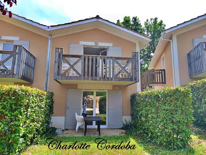 Appartement de vacances pour 4 personnes, avec jardin et vue ainsi que bassin pour enfant et piscine, adapté aux familles