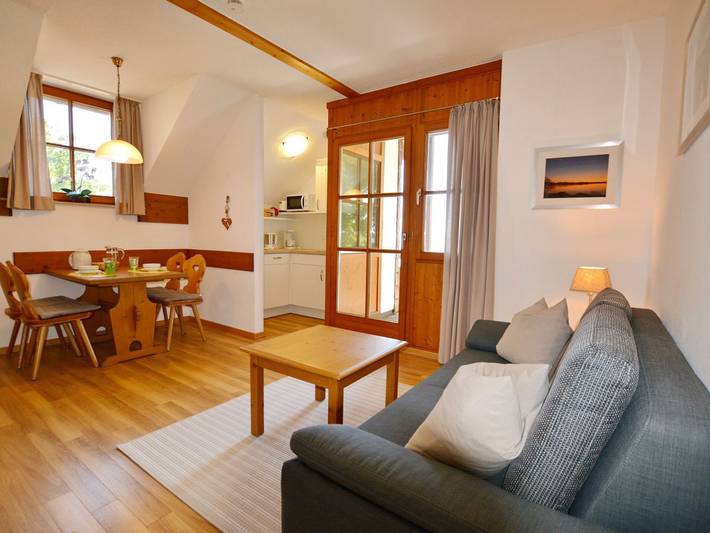 Ferienwohnung für 3 Personen, mit Seeblick und Sauna sowie Balkon, kinderfreundlich in Chieming - 2