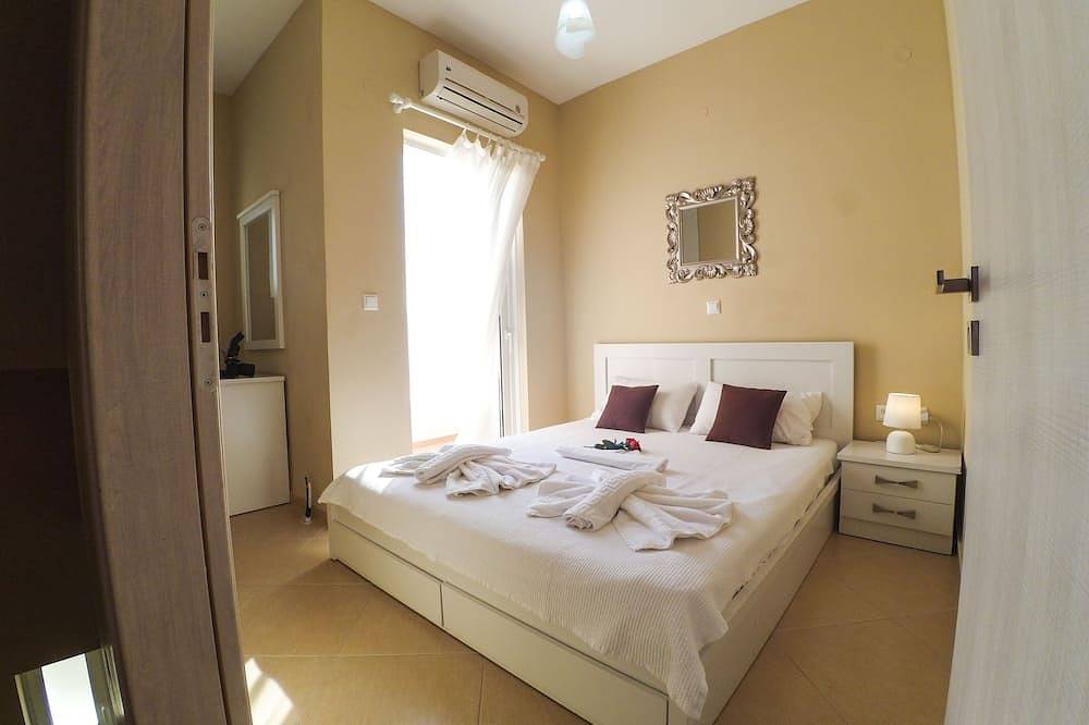 Roumpini Home I 3 minutter fra sjøen til fots in Kato Stalos, Agia Marina