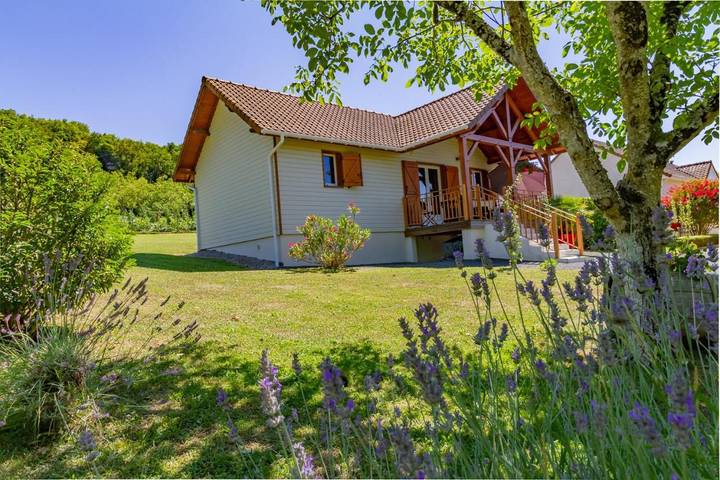 Chambre d’hôte pour 2 personnes, avec jardin ainsi que terrasse et vue en Corrèze - 2