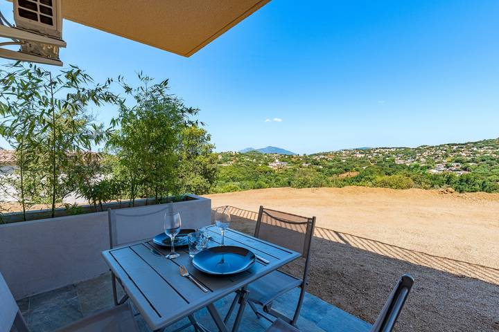 Gîte pour 4 personnes, avec jardin et terrasse, animaux acceptés à Eccica-Suarella