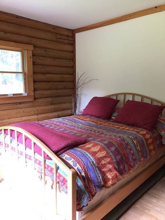 Log Cabin for 5 Guests in Catskill Mountains, Ulster County