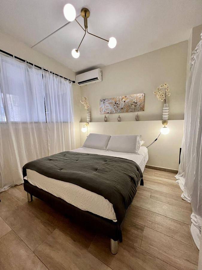 Apartamento de vacaciones para 3 personas, con jacuzzi además de jardín y piscina - 1
