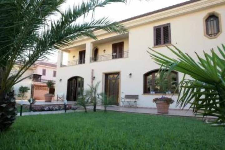 Villa per 6 persone, con giardino e balcone sull' Isola delle Femmine