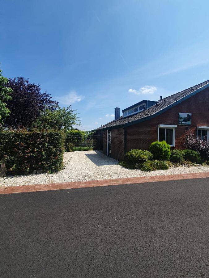 Location de vacances pour 2 personnes, avec vue ainsi que terrasse et jardin dans Epen - 3