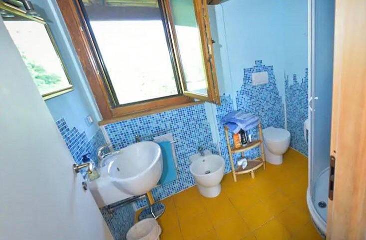 Location de vacances pour 6 personnes, avec terrasse et piscine ainsi que vue et jardin à Pignerol - 2