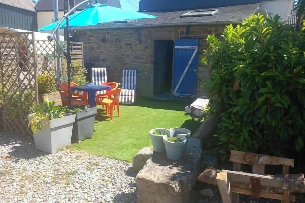 Rent a small cottage in the style of a fisherman's cabin. in Hennebont, Côte des Mégalithes