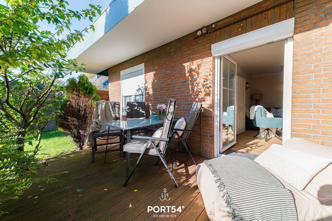 Ganze Wohnung, Deck 3 - Modern eingerichtete Ferienwohnung im Eg mit Terrasse und Hängematte in Büsum, Dithmarschen
