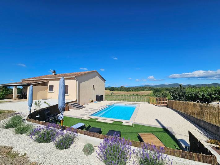 Ferienhaus für 6 Personen, mit Terrasse und Garten sowie Pool, mit Haustier