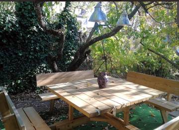 Gîte pour 8 personnes, avec jardin et balcon à Reillanne