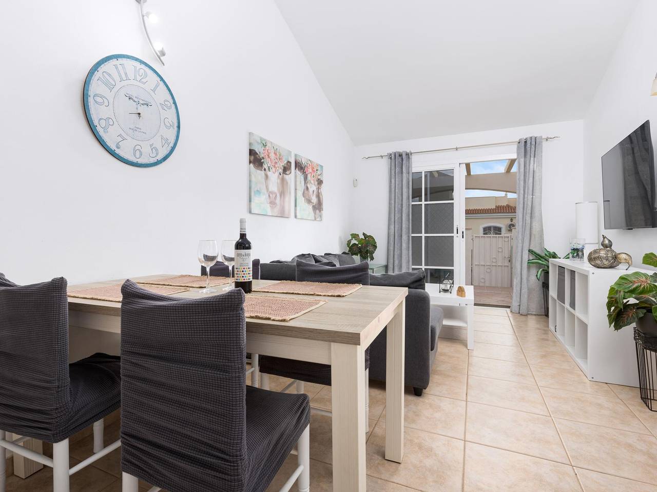 Villa Oasis con piscina, terraza y WiFi cerca de la costa y la ciudad in Costa de Antigua, Antigua