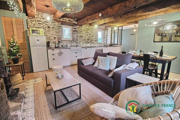Gîte pour 4 personnes, avec Jacuzzi et Terrasse ainsi que Jardin et Vue à Remungol