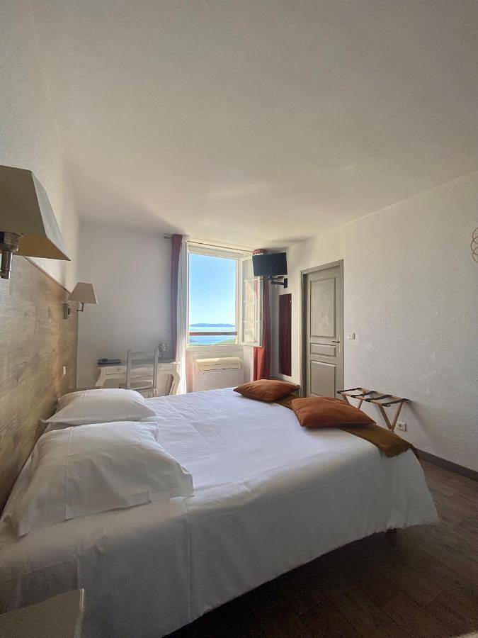 Hôtel pour 2 personnes, avec jardin ainsi que vue et terrasse, animaux acceptés à Rogliano - 2