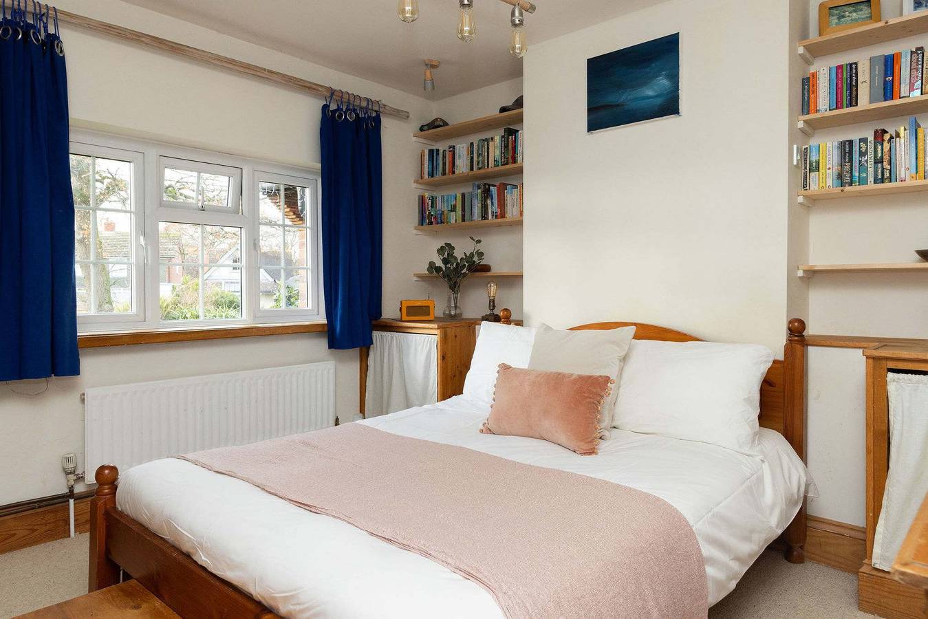 Rural House with Swimming Pool and Gardens in Chidham and Hambrook, West Sussex