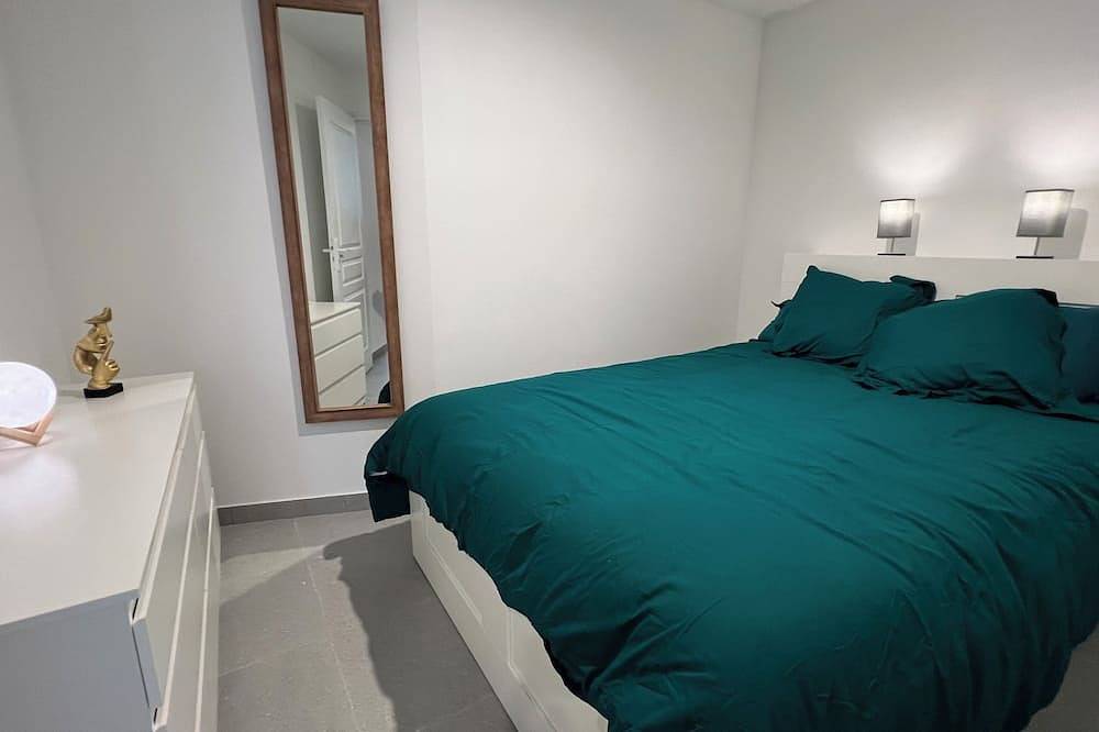 Apartamento entero, Comfortable apartment, T2, 40m², renovated ground floor, city center in Pierrelatte, Región de Nyons