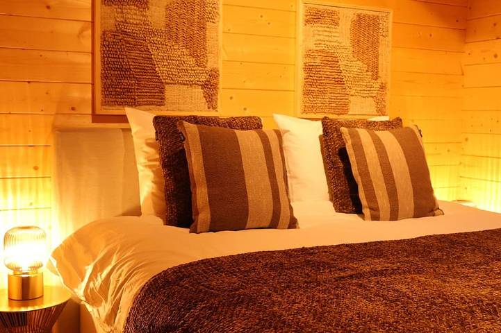 Luxury Wooden Wellness Forest House with Sauna -Amora 174 in Eindhoven, Brabant-Septentrional