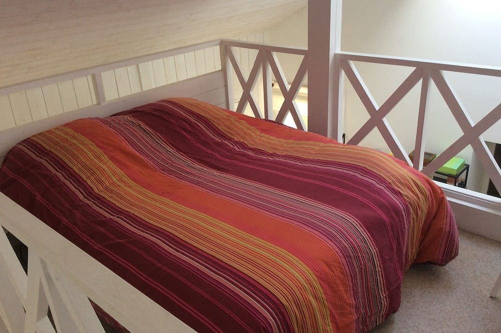 Charming cottage with terrace and garden view, 500 m from the beach. in Ouistreham, Caen und Umgebung