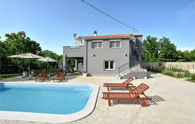 Geräumige 2-Zimmer-Wohnung mit Pool und Terrasse, kostenloses WLAN in Dalmatinisches Zagora
