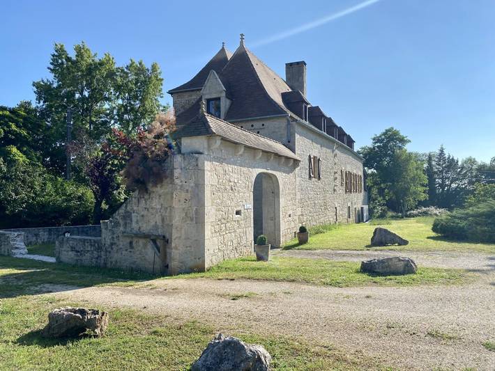 Cottage pour 2 personnes, avec piscine et jardin à Gramat