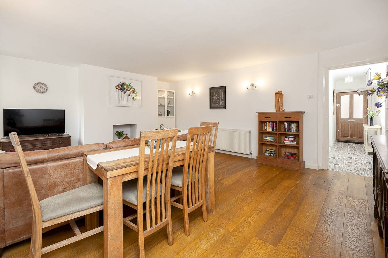 Entire apartment, Stunning Period Character Courtyard Coastal Flat - Pass the Keys in Hove, Brighton
