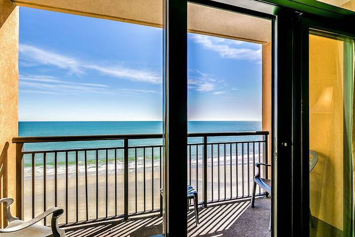 Vacation rental for 2 people, with balcony and pool as well as hot tub and yard by Myrtle Beach