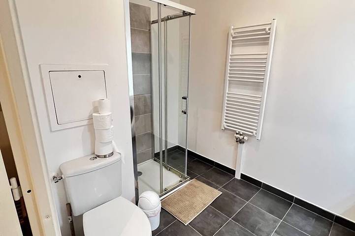 Appartement entier, Modern Apartment Near Paris & Orly • Pvt Parking in Athis-Mons, Essonne