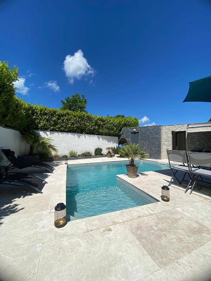 Casa de vacaciones para 4 personas, con vistas además de jardín y piscina - 1