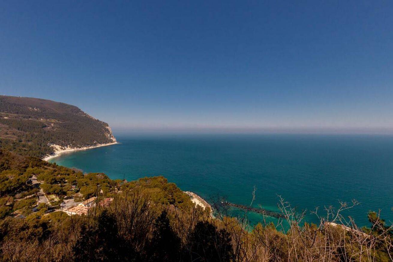 Ganze Wohnung, Paccasassi – [★Zentrum★] am Platz mit Parkplatz, Klimaanlage & Wlan in Sirolo, Riviera del Conero