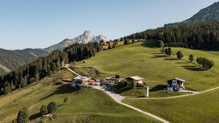 Ferienwohnung für 7 Personen, mit Garten und Sauna sowie Balkon