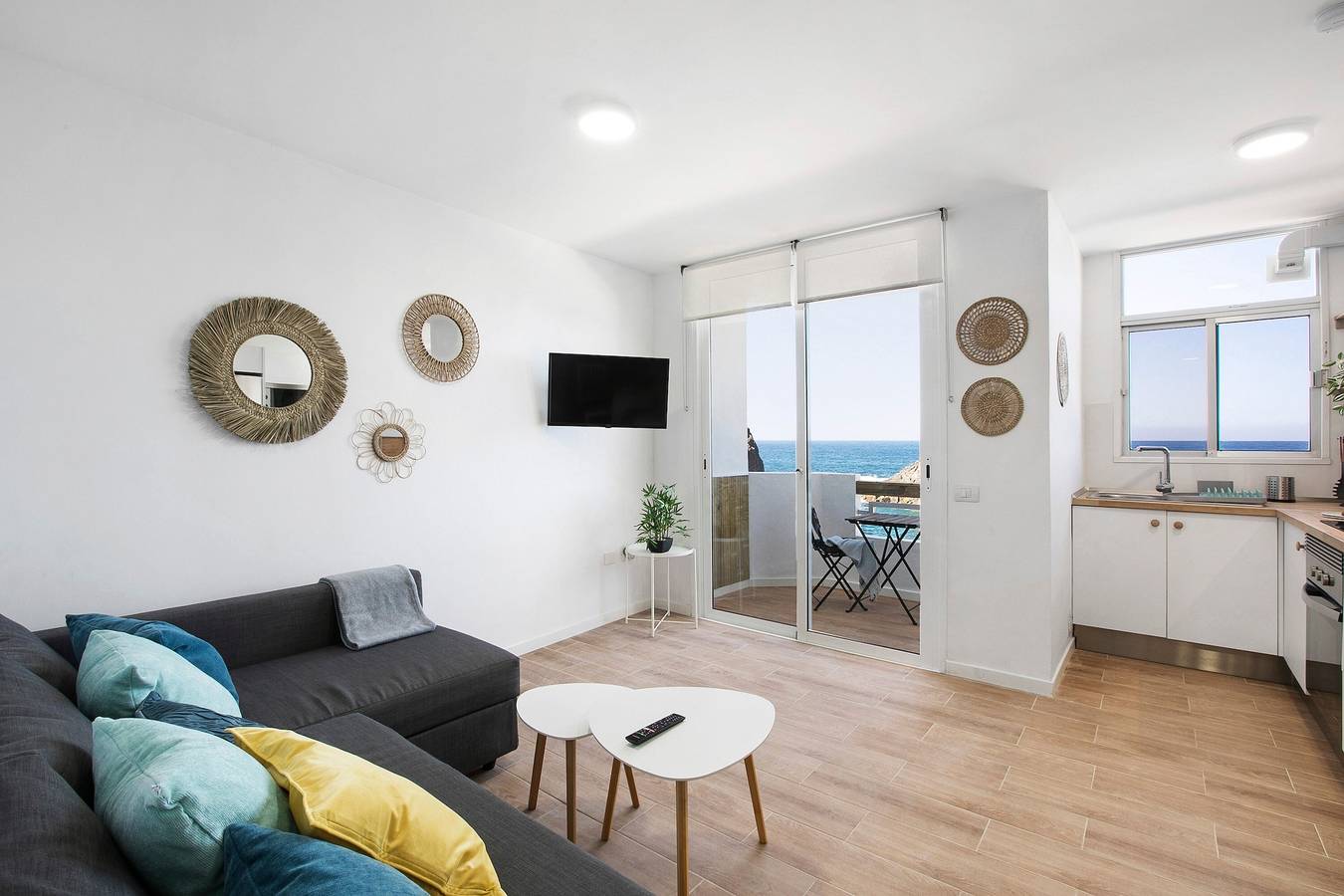 Entire apartment, Vacation Apartment 'Mypris Home 2' with Sea View, Private Terrace and Wi-Fi in El Pris, North Tenerife