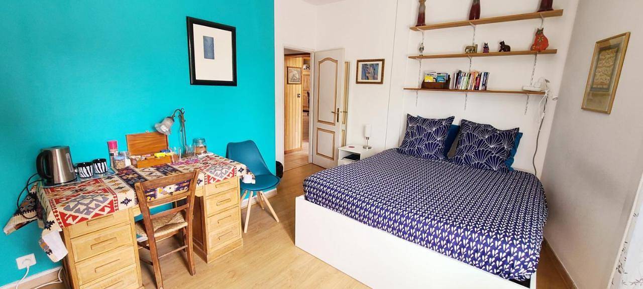 Double Room with Private Bathroom in Mérignac, Région de Bordeaux