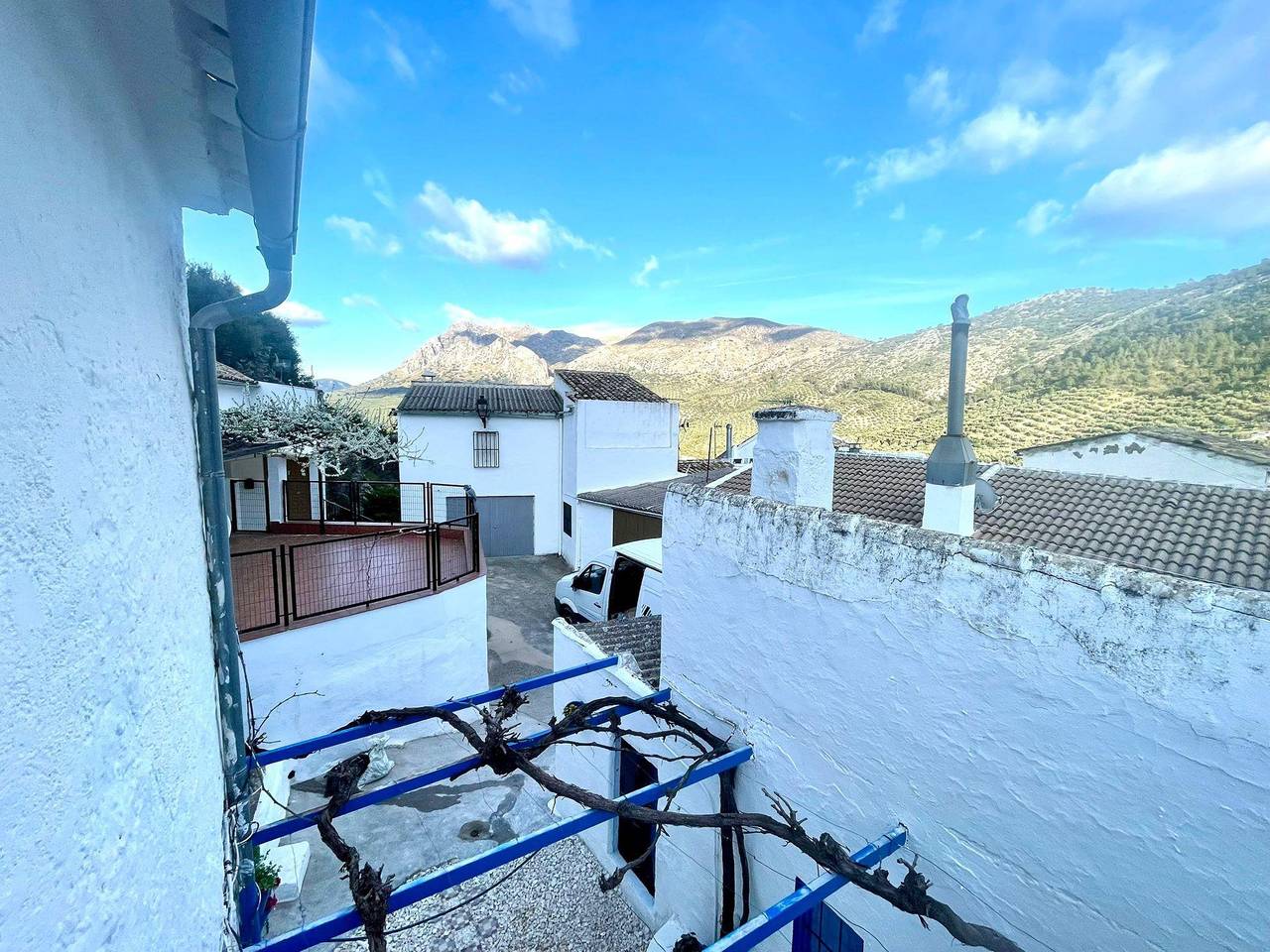 2-Bed Country House - Mountain Views - Sleeps 6 in Rute, Sierras Subbéticas